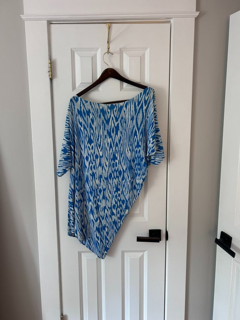 Tart Blue White Ikat Print Asymmetric Hem Tunic Top Dolman Sleeve Size S